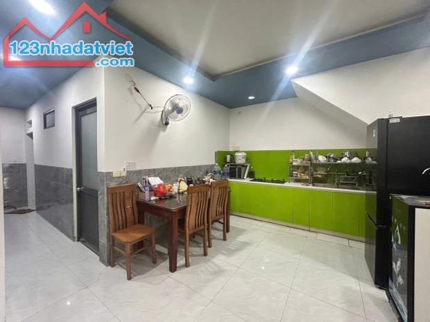 CHÍNH CHỦ CẦN BÁN NHÀ 2 MẶT TIỀN KHU CHỢ ĐÊM Thị trấn Định Quán, Đồng Nai