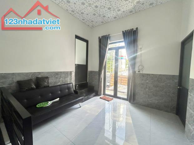 CHÍNH CHỦ CẦN BÁN NHÀ 2 MẶT TIỀN KHU CHỢ ĐÊM Thị trấn Định Quán, Đồng Nai - 2