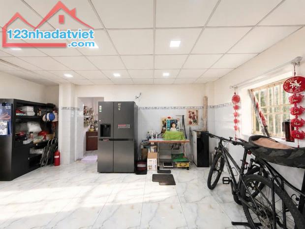 Bán nhà HXH Bến Bình Đông, P. Phú Định. Tp HCM, 115m2, 2 tầng, giá tốt, đón đầu tương lai - 1