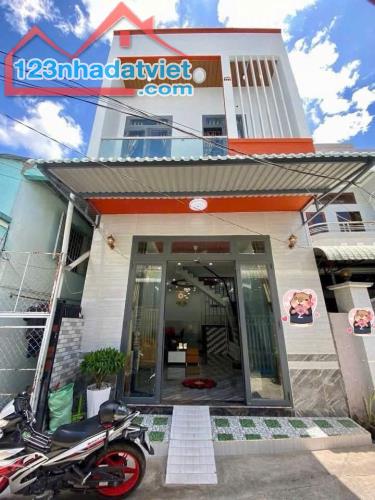 Đường NGUYỄN HỮU TRÍ , B/C 👉vị trí : 565 Nguyễn Hữu Trí , khu phố 2 , f tân nhựt (thị trấ
