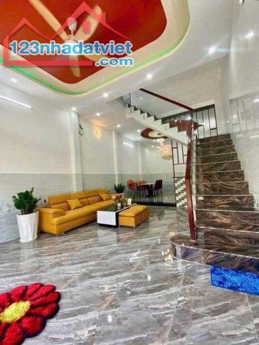 Đường NGUYỄN HỮU TRÍ , B/C 👉vị trí : 565 Nguyễn Hữu Trí , khu phố 2 , f tân nhựt (thị trấ - 1