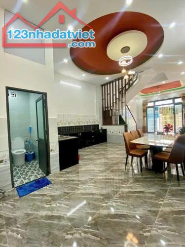 Đường NGUYỄN HỮU TRÍ , B/C 👉vị trí : 565 Nguyễn Hữu Trí , khu phố 2 , f tân nhựt (thị trấ - 2