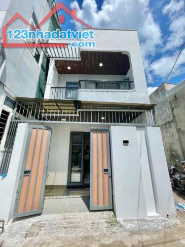 Ngay Gần Đồng Khởi, Nhà xây cho con trai ở giờ chuyển công tác nên bán gấp