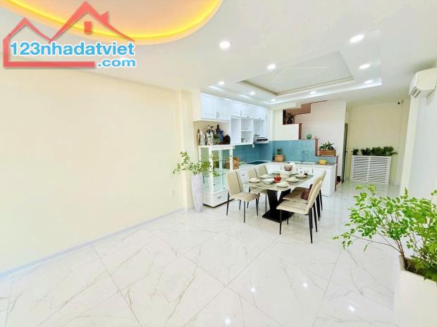 NHÀ ĐẸP 5 TẦNG NƠ TRANG LONG BÌNH THẠNH - HẺM Ô TÔ - SỔ VUÔNG - 9 TỶ - 1