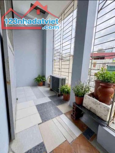 🚨 🔥🔥 **ĐỐNG ĐA – CĂN NHÀ CÓ SÂN CHUNG ĐỂ 30 XE MÁY – KHÔNG GIAN SỐNG CỰC THOÁNG** 🔥🔥 - 1