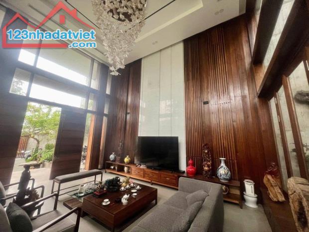 Ngọc Thụy – Biệt Thự Mặt Phố Sân Vườn 581/757M², 3 Tầng, MT 17M, Lô Góc 2 Mặt Tiền, 98 Tỷ