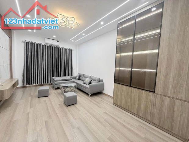 NGUYỄN CHÁNH- 12 TỶ- DT 50M- 7 NGỦ RỘNG RÃI- YÊN TĨNH- 50M RA PHỐ- Ở RẤT THOẢI MÁI.