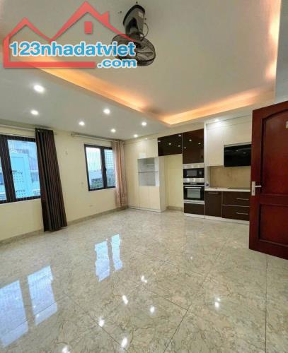CHO THUÊ NHÀ NGÕ 1XX TRƯỜNG CHINH – ĐỐNG ĐA  45M² × 7 TẦNG  MT 6M  THANG MÁY  28 - 3