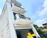 2,9 TỶ – NHÀ MỚI 3 TẦNG, Ô TÔ ĐỖ CỬA – CẠNH KCN QUẾ VÕ 1! 🏡 DT 60m², MT 4m, 3PN, 3WC,
